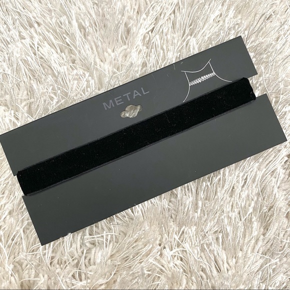 KOHL’S Black Velvet Choker Necklace - Picture 3 of 5